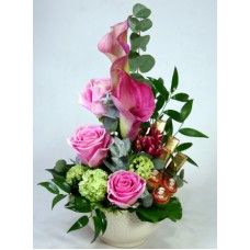 Sweet roses - flower bowl with chocolates M